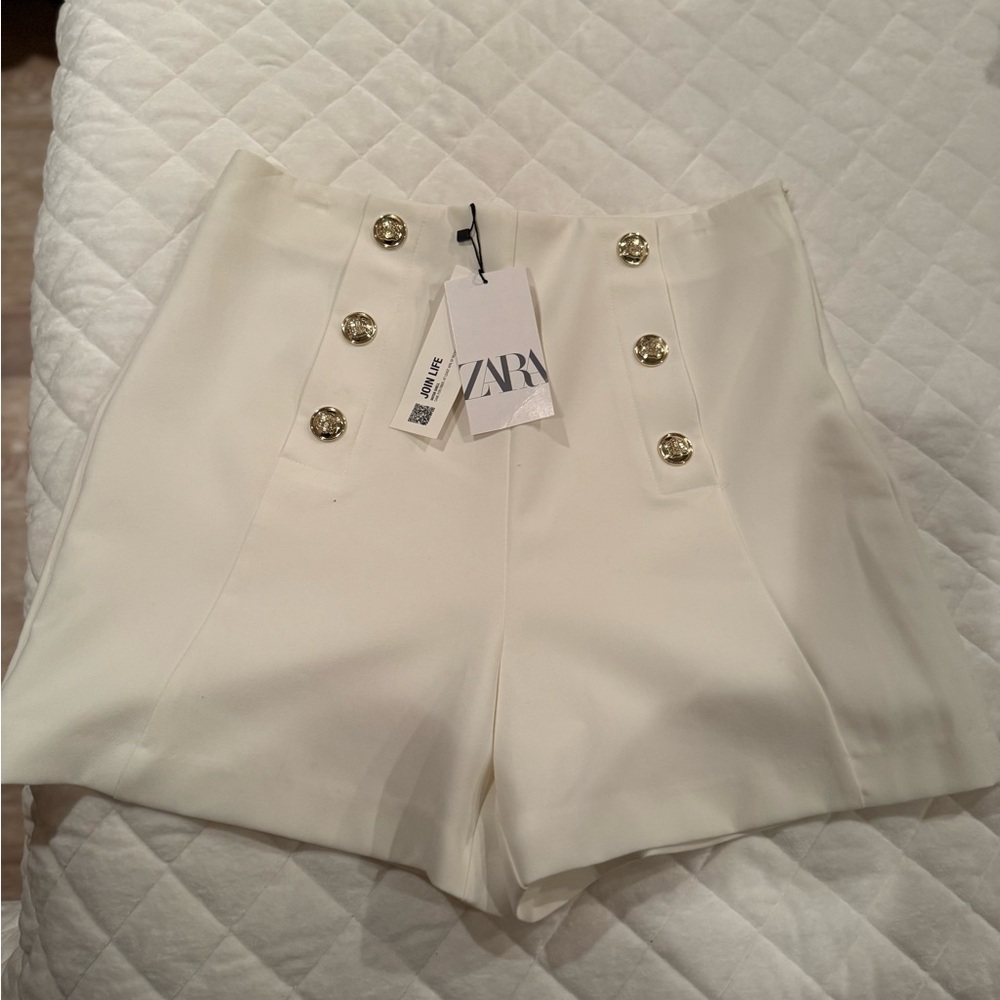 Zara Women's Cream High-Waisted Shorts